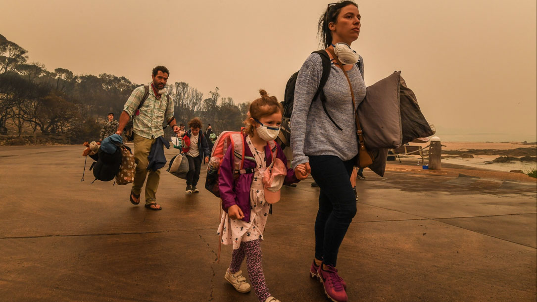 People fleeing Australian bushfires in December 2019. Photographer- Justin McManus/The Age/Fairfax Media via Getty Images from Bloomberg Green