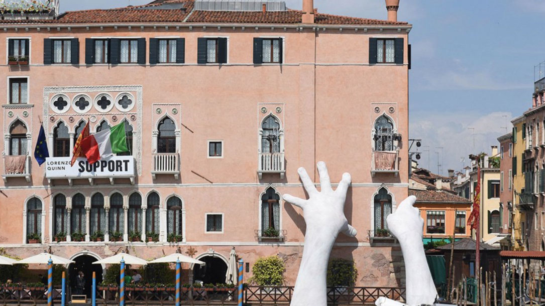 Art Drowing Hands In Venice